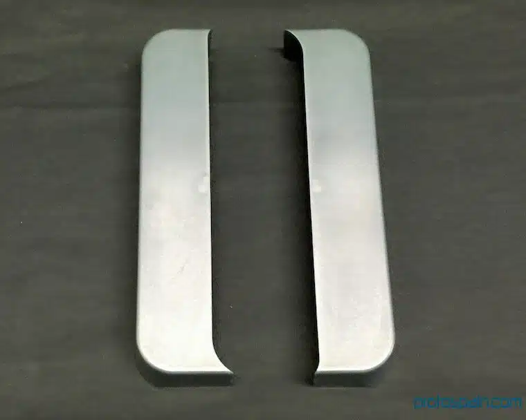 molde-prototipado-ingenieria-pc+abs-embellecedor-1 a pair of metal parts