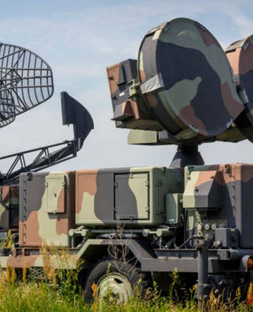 Military radar on the airfield